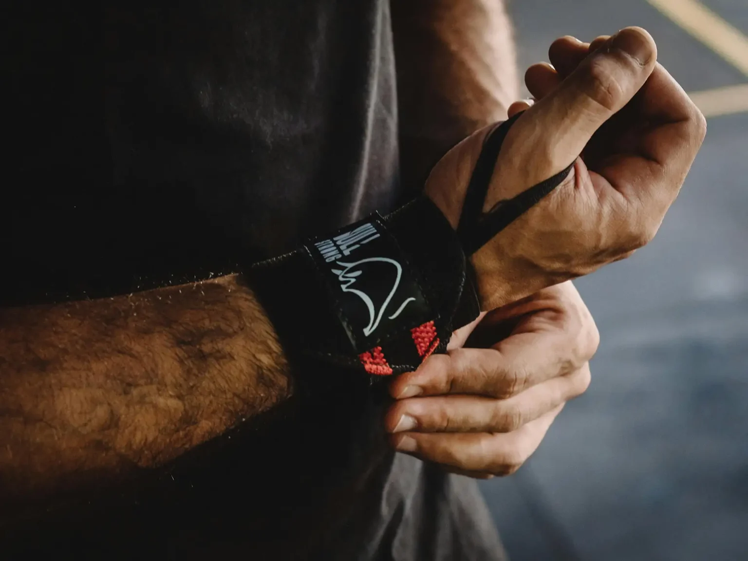 Man with inflammation of the wrist using wrist brace.