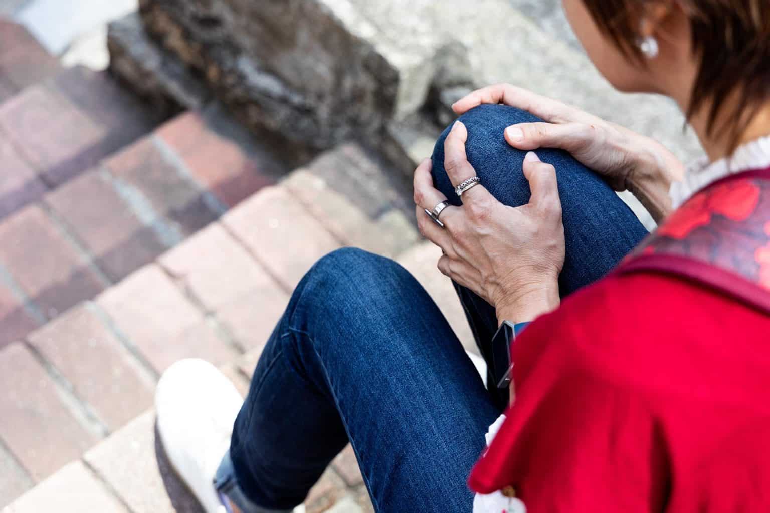 Woman seated pain on knees