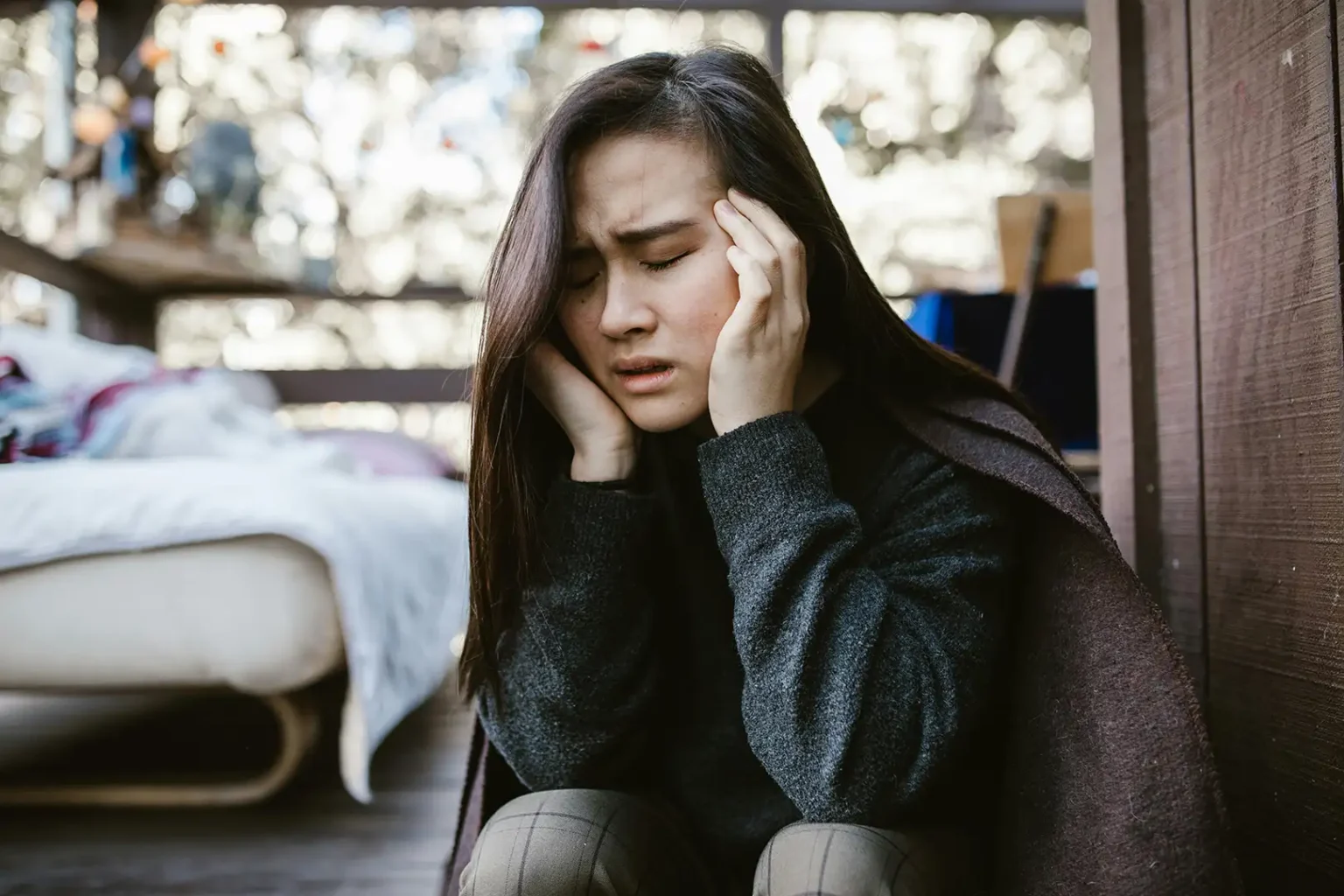 Womain with headache, migraine, post-concussion symptoms, or brain fog